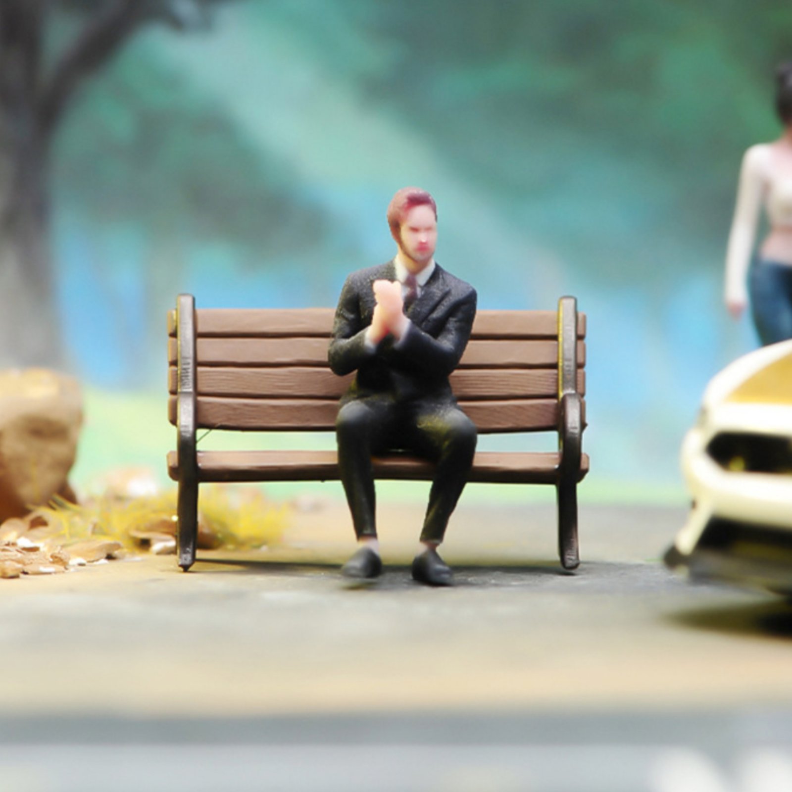 1:64 Scale Sitting Man Figure  - Men'S Accessories With Suits reseña y precio