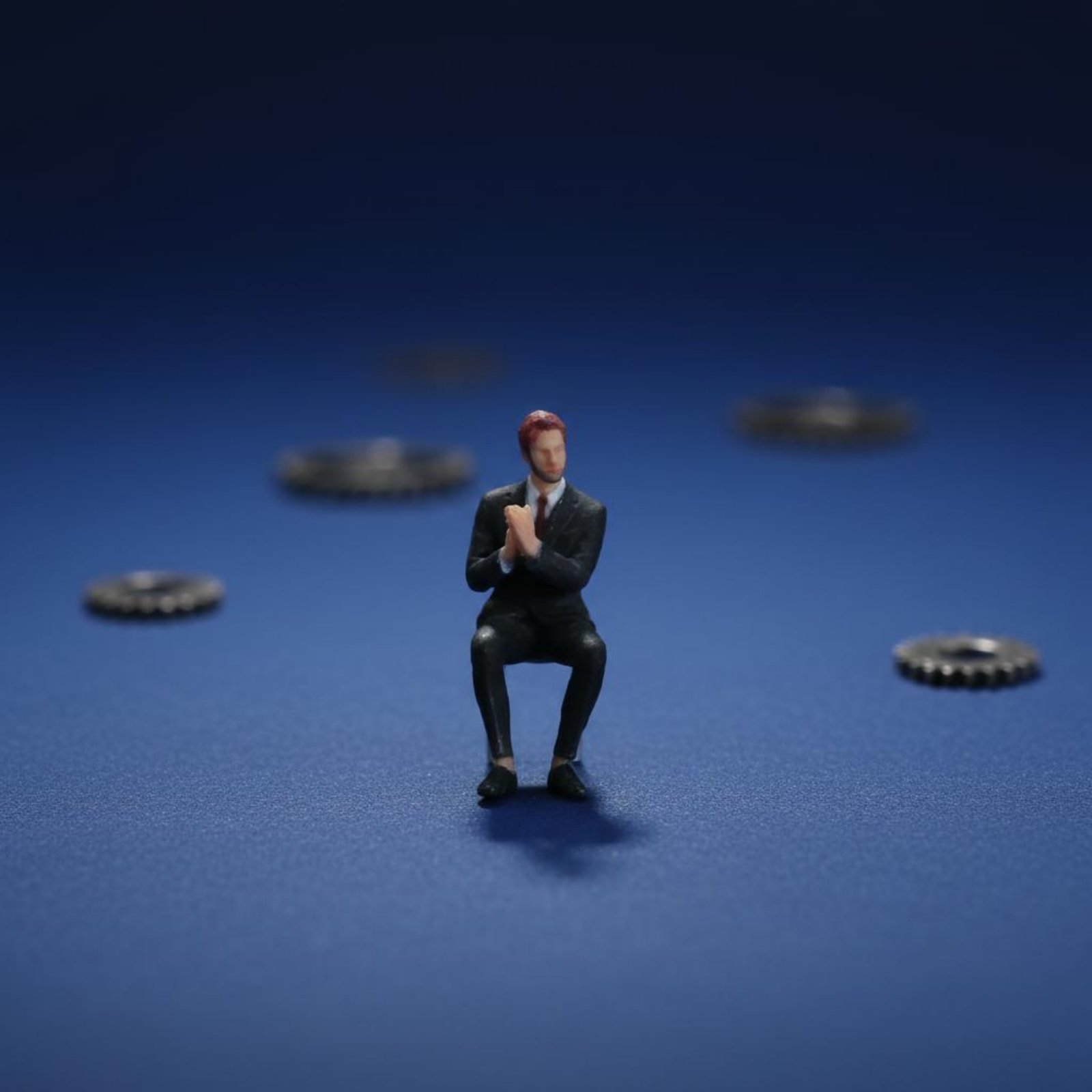1:64 Scale Sitting Man Figure  - Men'S Accessories With Suits reseña y precio